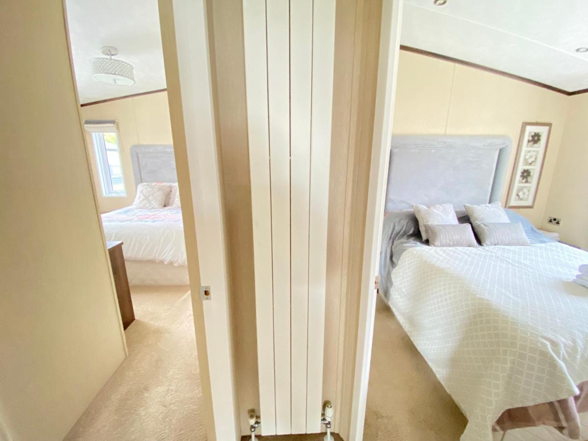 Wildflower, Premium Plus Hot Tub Lodge サウス・サーニー エクステリア 写真