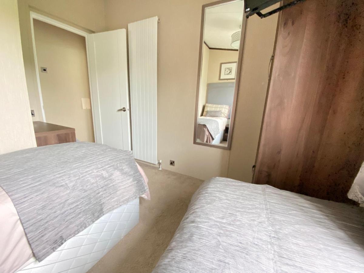 Wildflower, Premium Plus Hot Tub Lodge サウス・サーニー エクステリア 写真