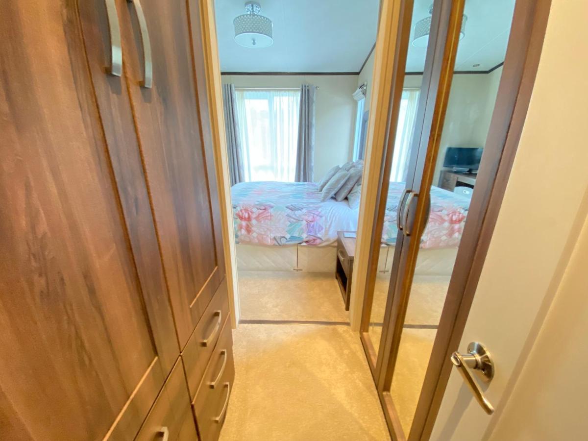 Wildflower, Premium Plus Hot Tub Lodge サウス・サーニー エクステリア 写真
